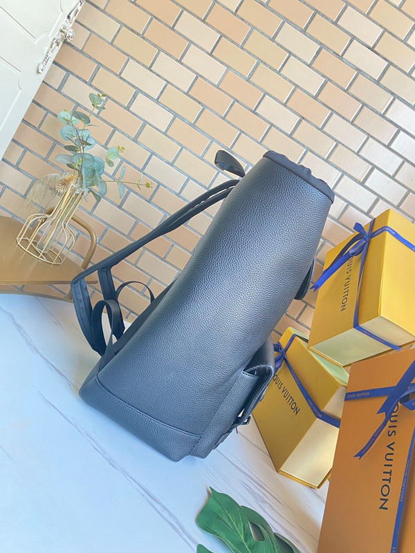 ルイヴィトンバッグ背面デザイン